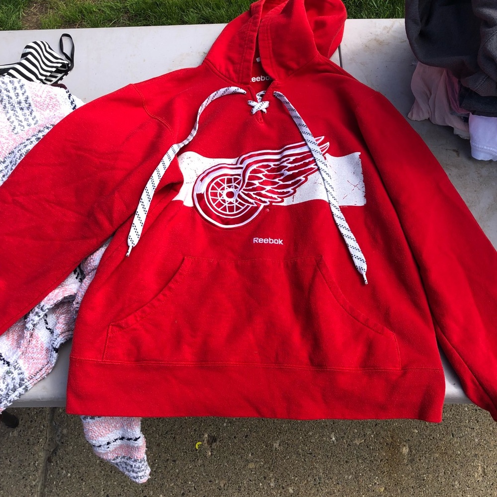 RED WINGS HOODIE